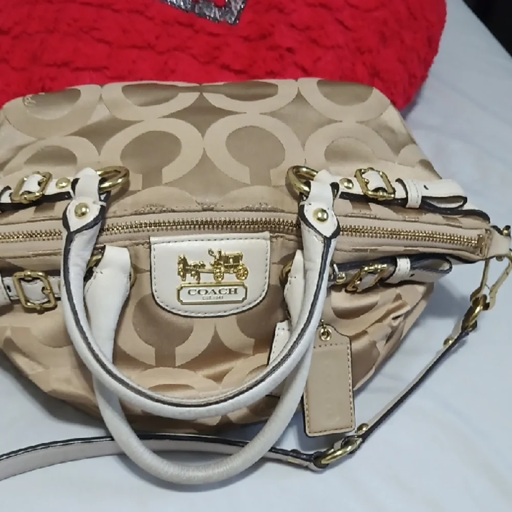 Coach 18650. Beige Signature Satchel